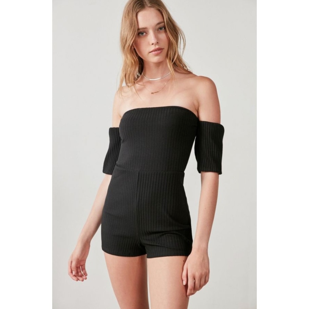 URBAN OUTFITTERS  Off-The-Shoulder Ribbed Knit Rom